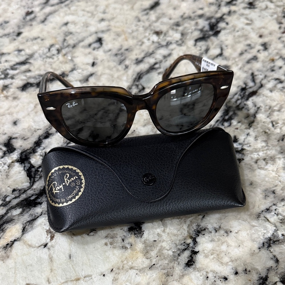 NWT!! Ray-Ban Women’s Tortoiseshell Sunglasses with Dark Lenses